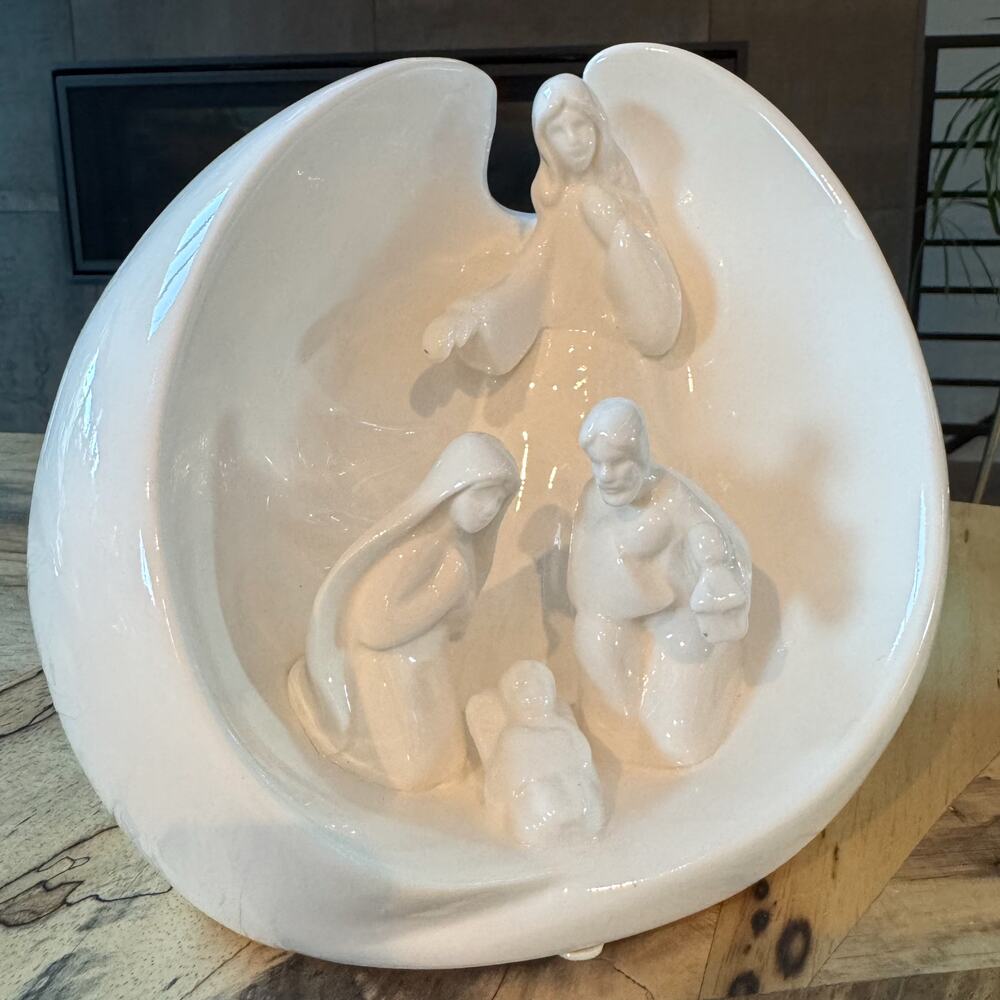 Coach House Gifts, White Ceramic Nativity Shelf Light, Manger in Angels Wings - Picture 5 of 16